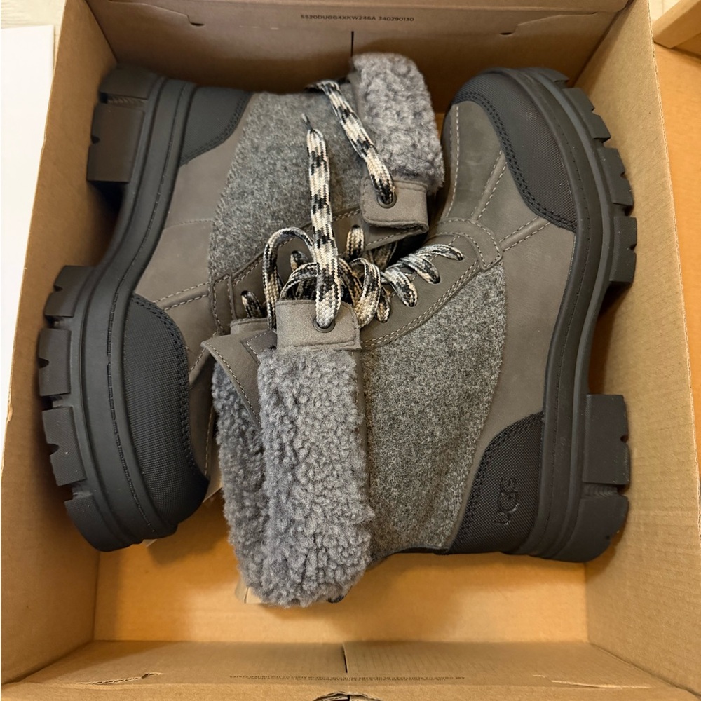 Brand New in Box Ugg Ashton Addie Tipped Size 8 women’s boots Waterproof!